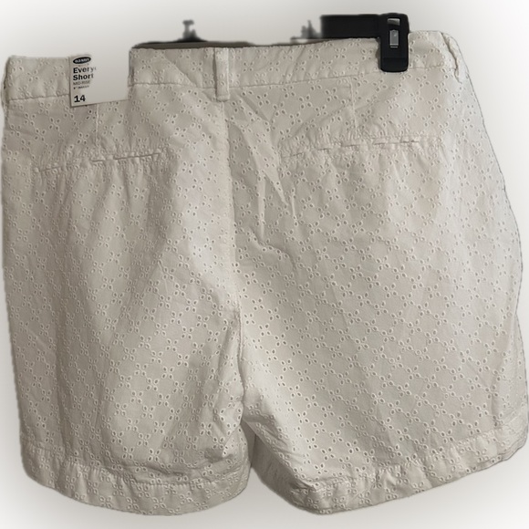 Old Navy White Eyelet Shorts- Lightweight Lined Cotton, 5” inseam, New w/ Tags - Picture 2 of 4